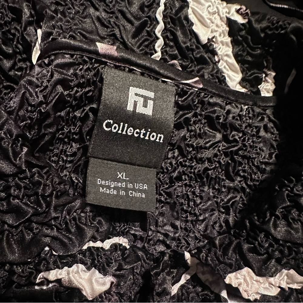 Black and White Floral Button Down Shirt - Picture 6 of 6